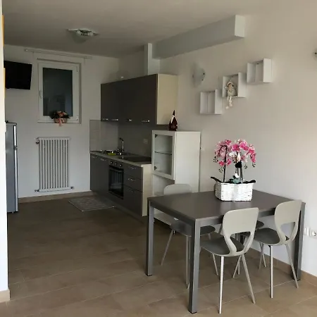 Un Balcone Sul Garda アパート