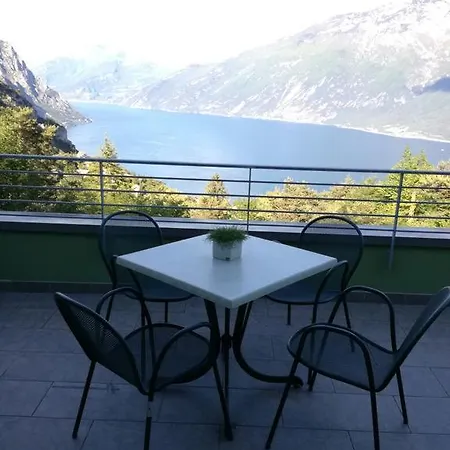 Un Balcone Sul Garda * トレモージネ